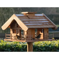 Vogelfutterhaus Almhütte Mit Liebevollen Details, Inkl. Ständer, FSC®, Ca. 56 X 46 X 35,5 Cm -Gartenserien Geschäft 0910101340 Vogelfutterhaus Almhuette inkl Staender FSCca56x46x35 5cm 3 60498