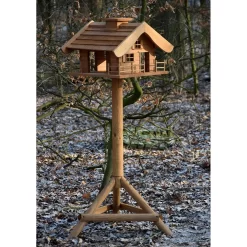 Vogelfutterhaus Almhütte Mit Liebevollen Details, Inkl. Ständer, FSC®, Ca. 56 X 46 X 35,5 Cm -Gartenserien Geschäft 0910101340 Vogelfutterhaus Almhuette inkl Staender FSCca56x46x35 5cm 4 60497