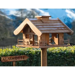 Vogelfutterhaus Almhütte Mit Liebevollen Details, Inkl. Ständer, FSC®, Ca. 56 X 46 X 35,5 Cm -Gartenserien Geschäft 0910101340 Vogelfutterhaus Almhuette inkl Staender FSCca56x46x35 5cm 7 60494