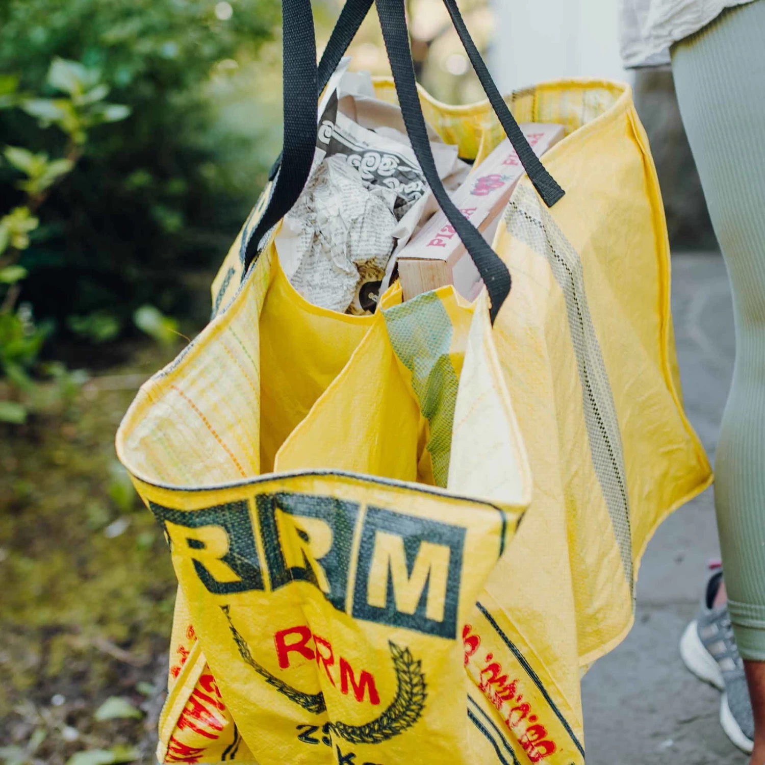 Wertstoffsammeltasche, Bunt, Aus Reissäcken, Ca. 40 X 40 X 50 Cm 1 Wertstoffsammeltasche, Bunt, Aus Reissäcken, Ca. 40 X 40 X 50 Cm